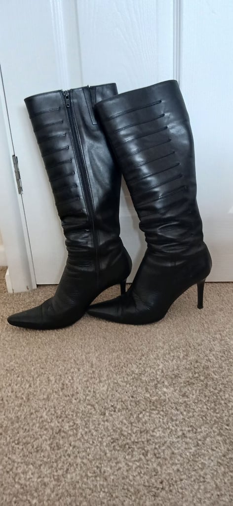 Ladies boots