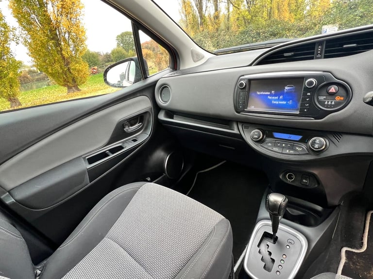 2016 Toyota Yaris 1.5 VVT-h Icon E-CVT Euro 6 5dr HATCHBACK Petrol/Electric Hybrid Automatic