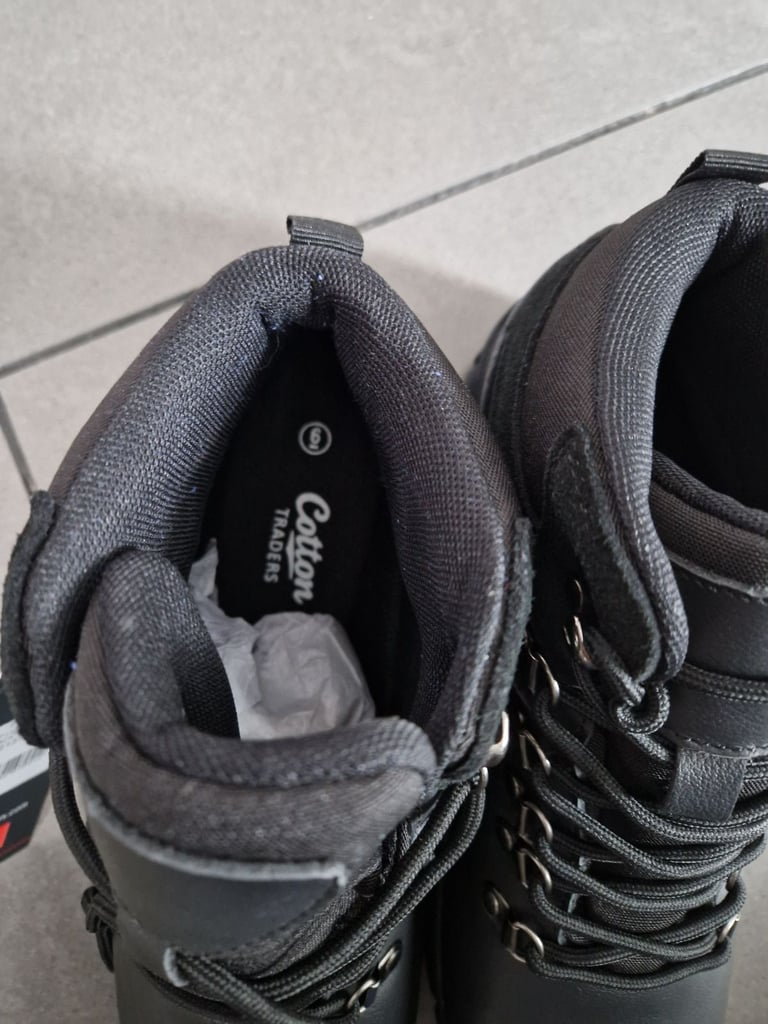 image for Mens boots brand new size 6