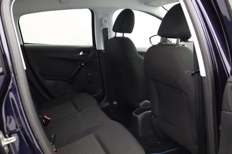 2019 Peugeot 208 1.2 208 Signature PureTech S/S 5dr Hatchback Petrol Manual