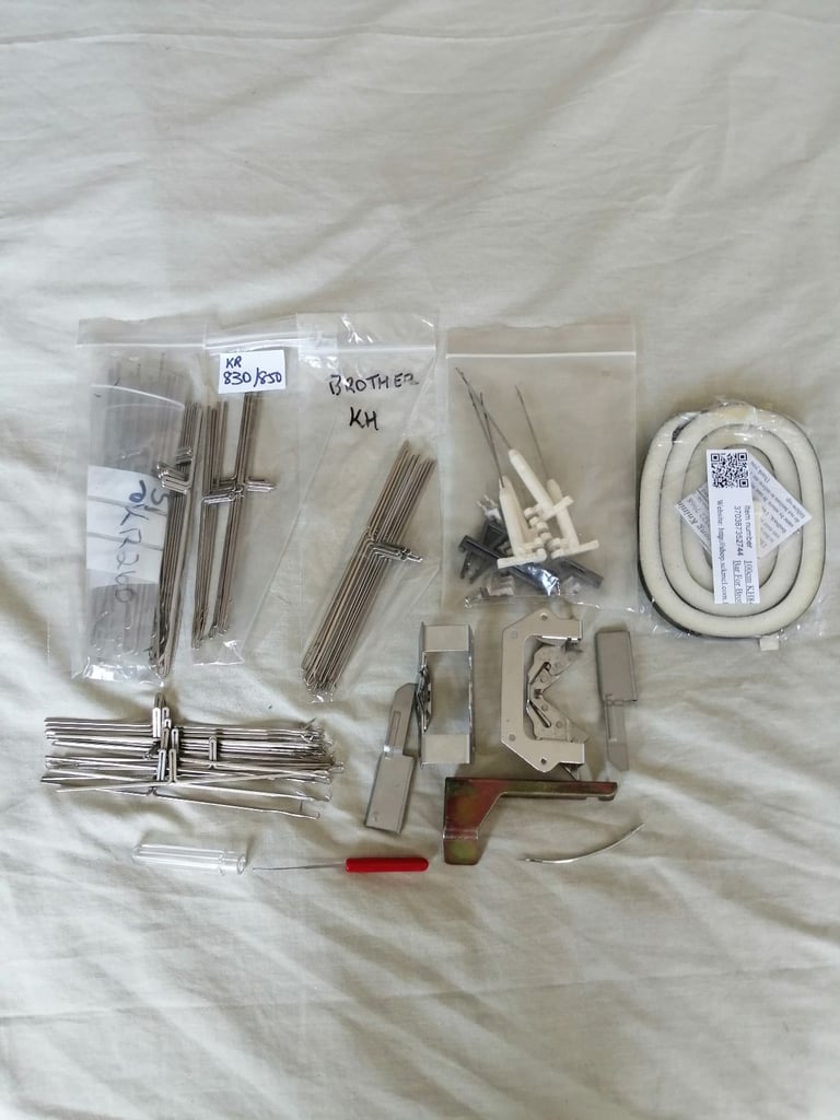 Knitting machine and accessories