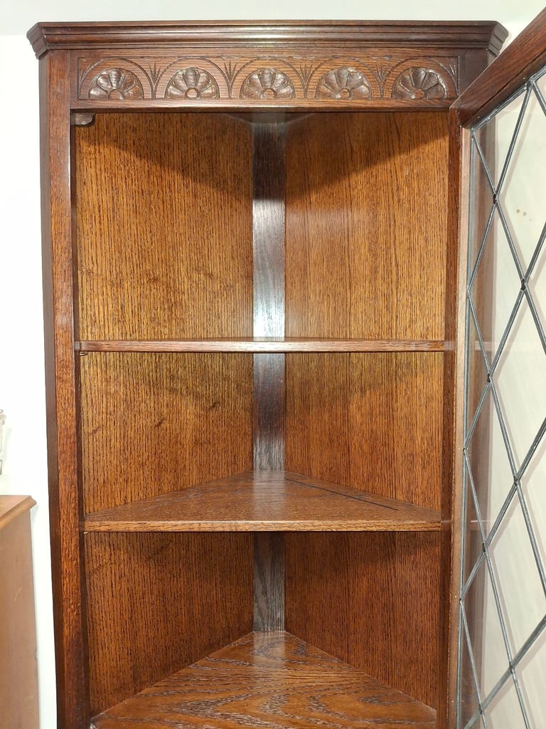 The Jaycee Vintage Oak Corner Display Cabinet is used but in very good condition.