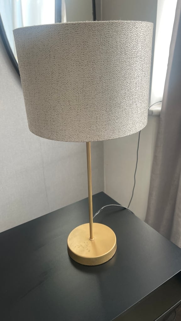 Bedside lamp with bulb cream and gold 