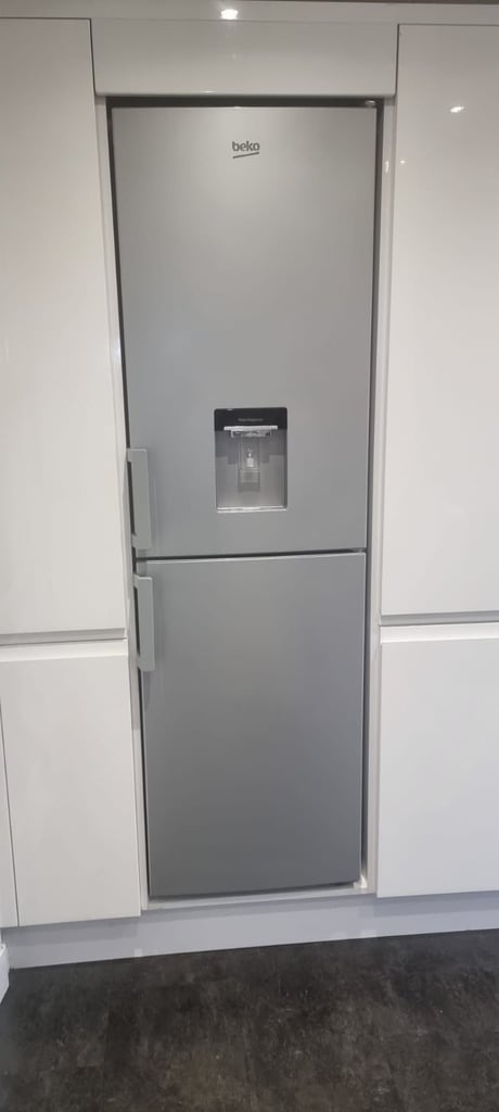 Beko grey Fridge freezer in excellent condition