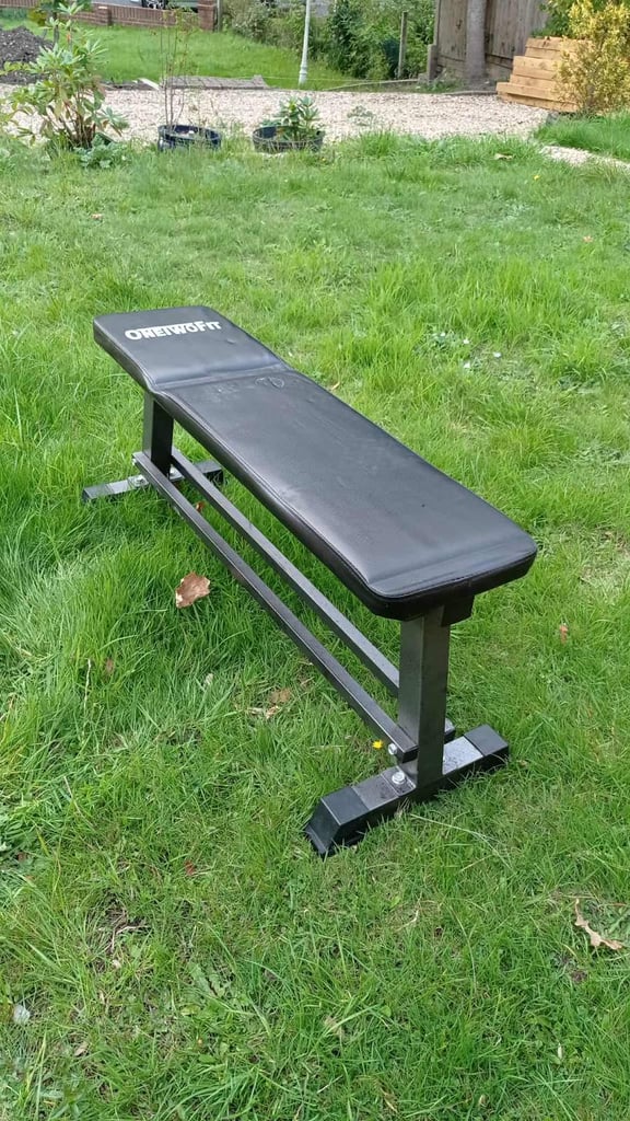 Weights bench - OneTwoFit solid body gym bench for benchpress, chest flys etc