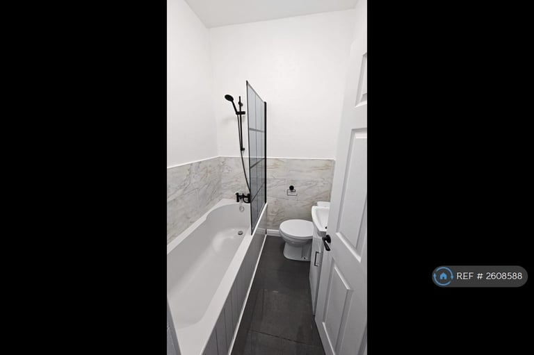 2 bedroom house in Parkfield Avenue, Manchester, M14 (2 bed) (#2608588)