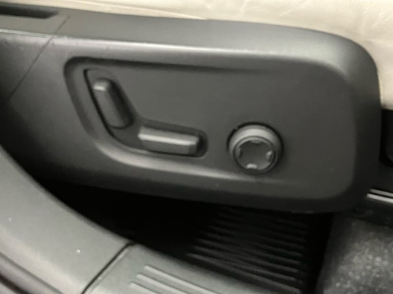 2020 Volvo XC40 2.0 B4P Inscription Pro 5dr Auto Estate Automatic