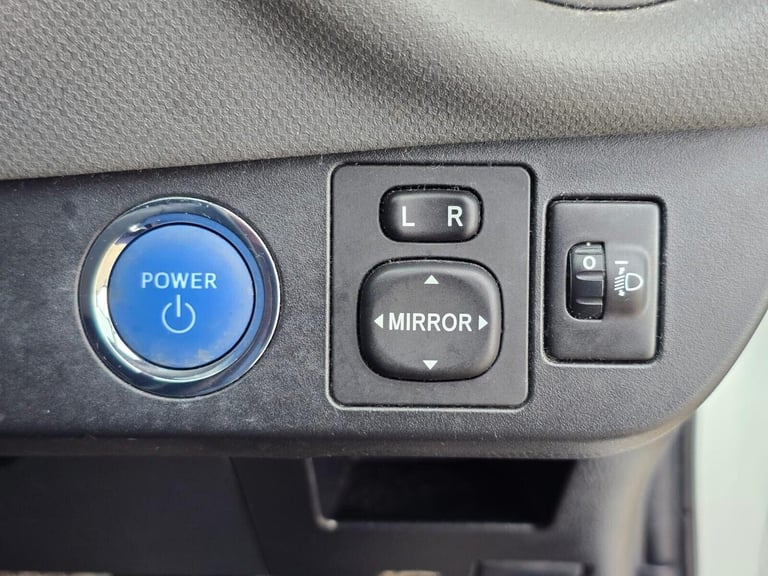 2016 Toyota Yaris 1.5 VVT-h Icon Hatchback 5dr Petrol Hybrid E-CVT Euro 6 (101 ps) Hatchback Hybr...