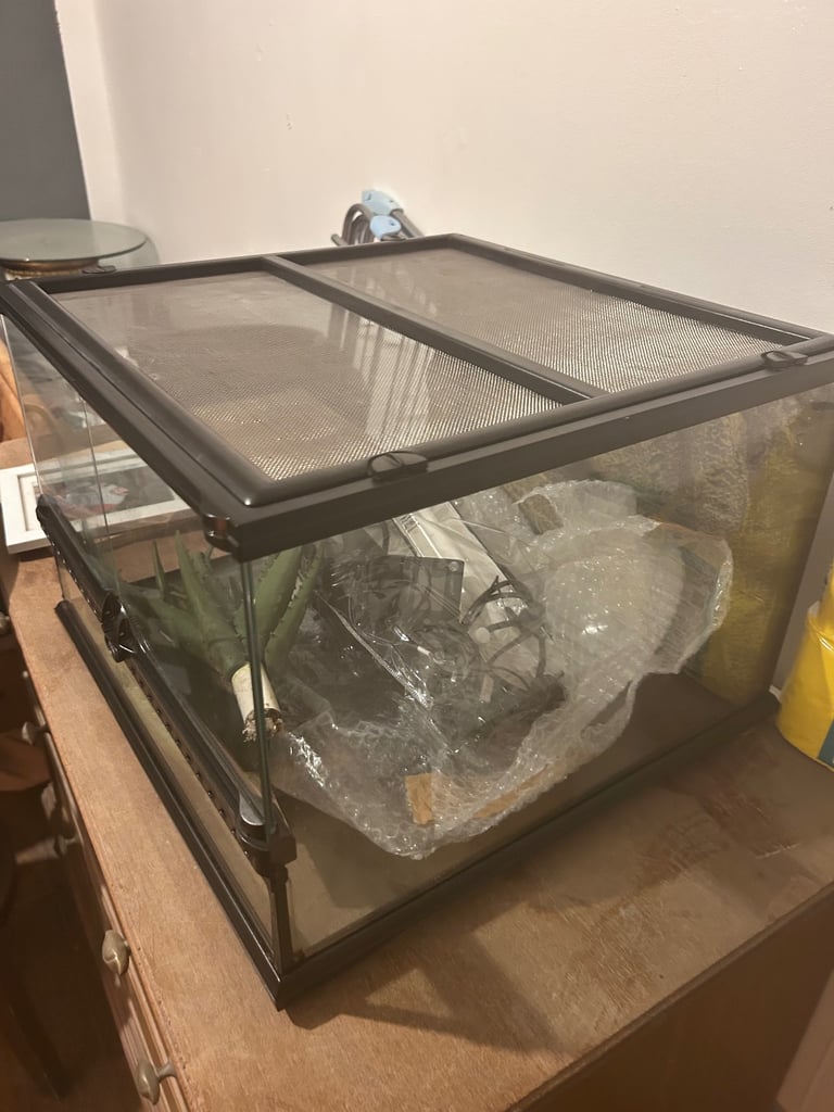 Vivarium with full accessories 