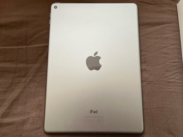 APPLE IPAD AIR 2 64GB WI-FI 9.7in SPACE GREY A1566 - USEABLE OR SPARES/REPAIR