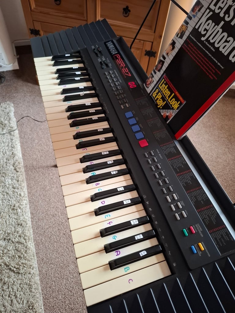 Vintage Yamaha Electric Keyboard 1989