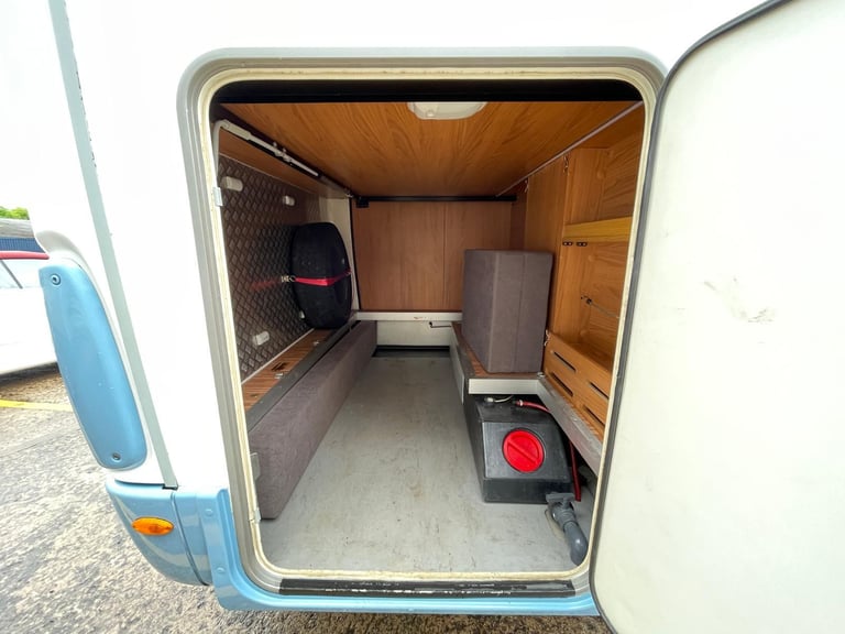 RENAULT MASTER TAG AXLEBIRSTNERR DELFIN PERFORMANCE 4 BERTH MOTOR HOME 