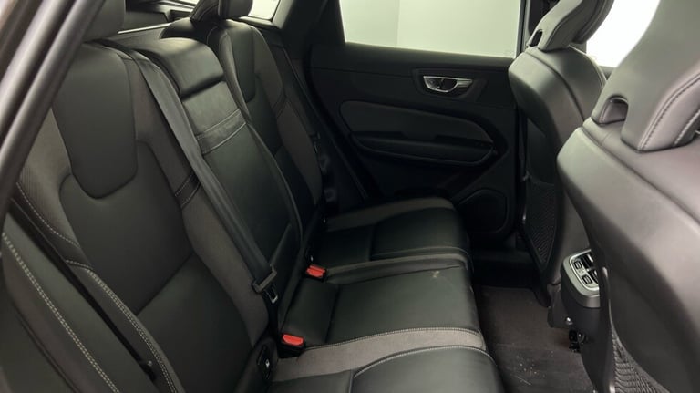 2021 Volvo XC60 B6 R-Design PRO AWD Mild Hybrid(22'Alloys, Harman Kardon, Panroof, Carplay) Estat...