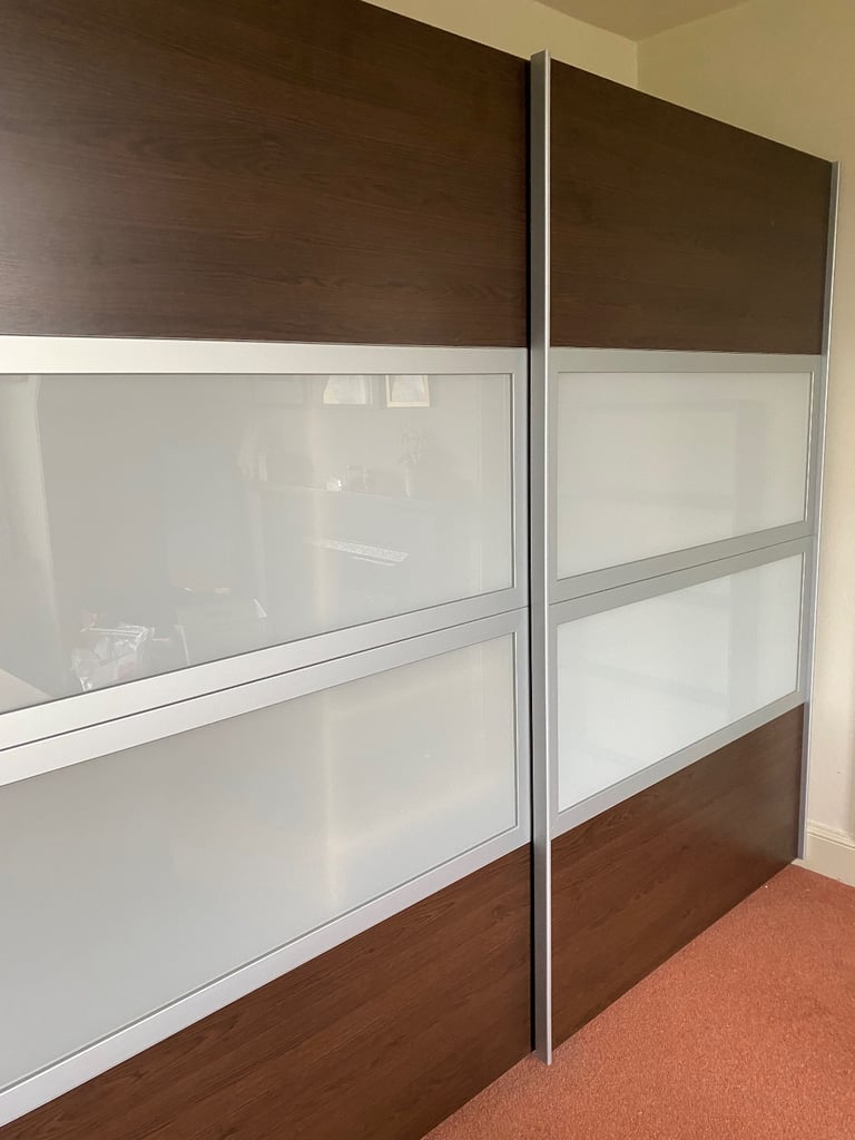 Free - Large wardrobe with sliding doors