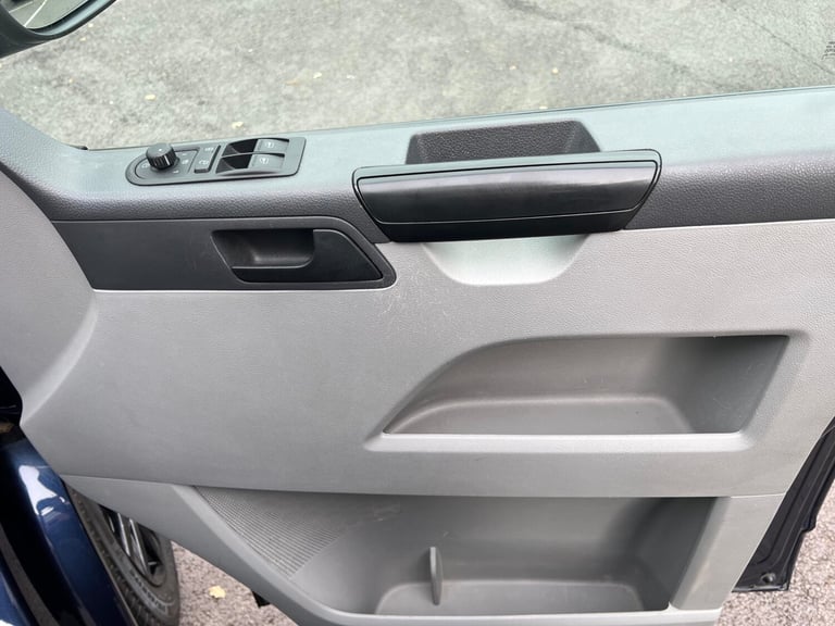 2015 Volkswagen Transporter 2.0 180PS Highline Kombi Van DSG WINDOW VAN Diesel Automatic