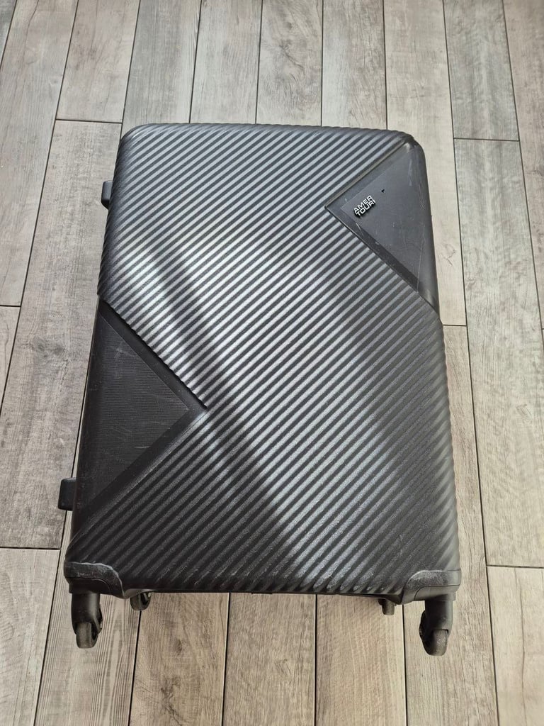 American Tourister Airconic Hard-Shell Spinner Suitcase