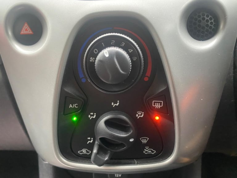 PEUGEOT 108 1.0 VTi Active 2014