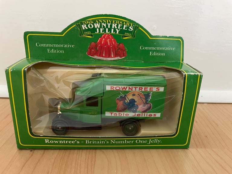 Bundle of die-cast models 