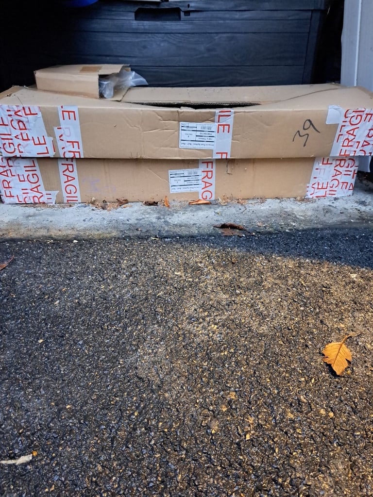 Fencing post support spikes