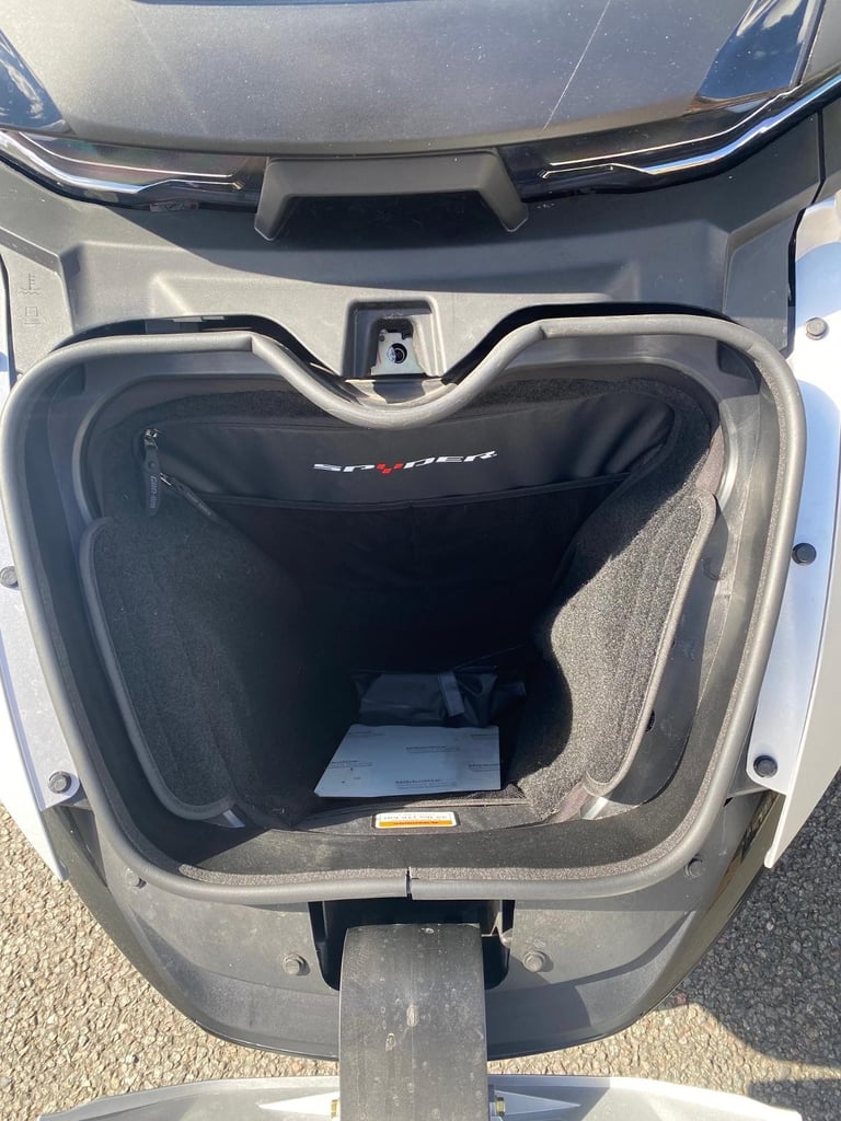 Can-Am Spyder RT Limited — Hyper Silver 2023 reg