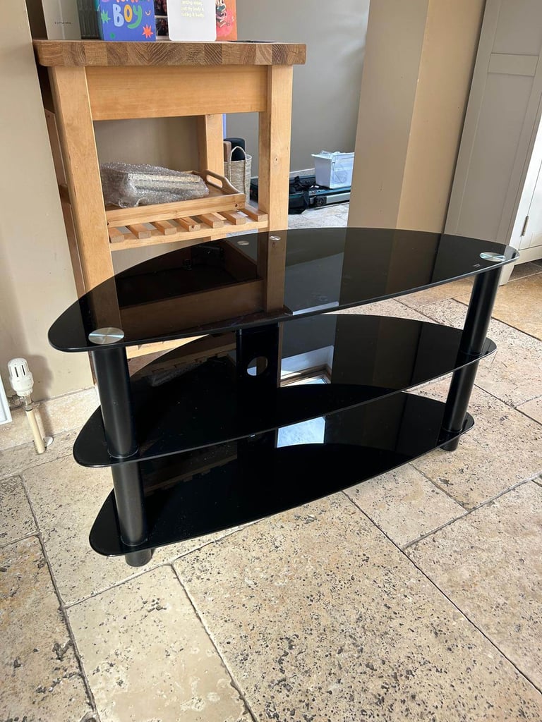 Immaculate heavy glass media/TV stand