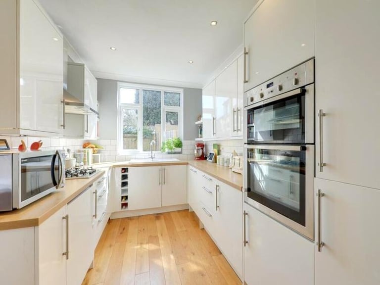 🏠 Bright and cozy room available in East Ham