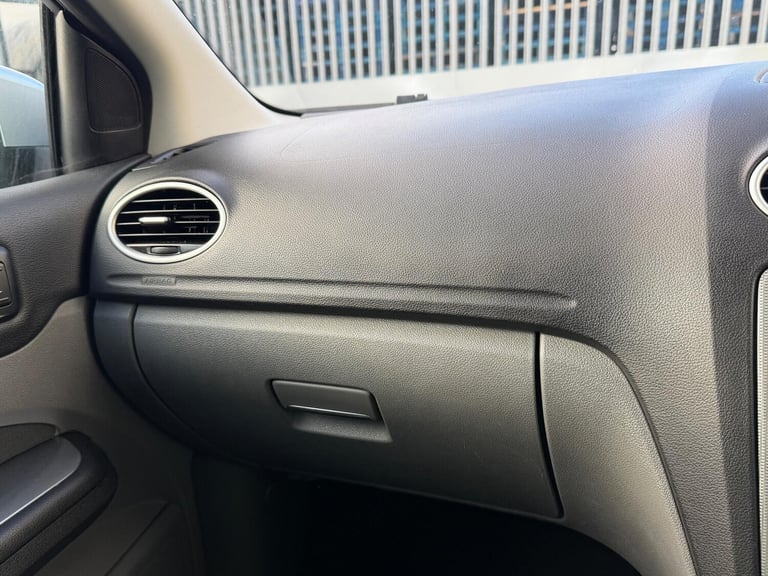 2010 Ford Focus 1.6 Titanium 5dr Auto HATCHBACK PETROL Automatic