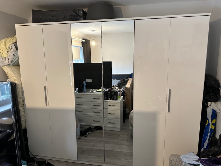 image for Prague Gloss 6 Door Mirrored Wardrobe