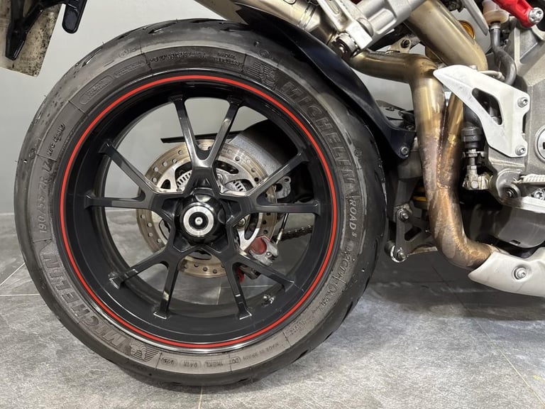 2026 TRIUMPH SPEED TRIPLE R 1050 PERFORMANCE NAKED BIKE WITH ARROW CANS