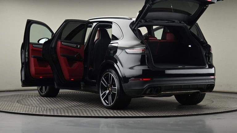 2022 Porsche Cayenne 3.0 V6 E-Hybrid 17.9kWh Platinum Edition TiptronicS 4WD Euro 6 (s/s) 5dr (3 ...