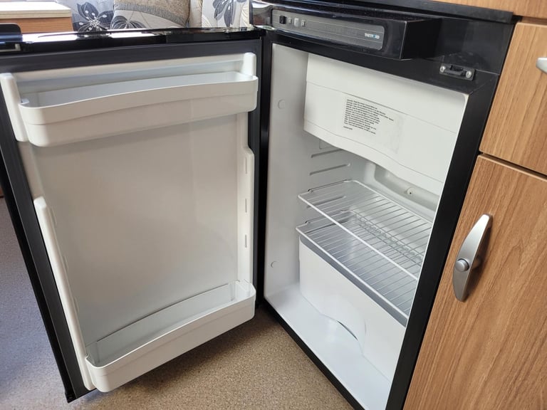 Swift Challenger Sport 584 2013 Single Axle 4 Berth - Motor Mover, Island Bed