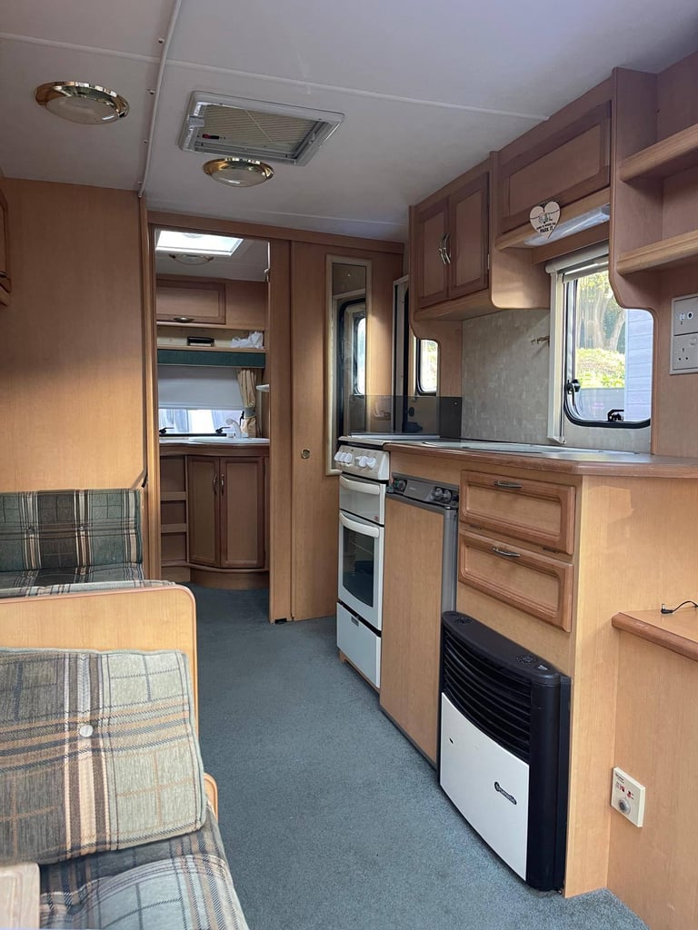 2003 Abbey Freestyle 520L SE – 4 Berth Caravan & Awnings
