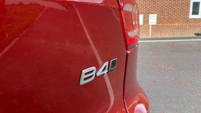 2020 Volvo XC40 Momentum B4 AWD mild hybrid ESTATE Petrol/Electric Hybrid Automatic