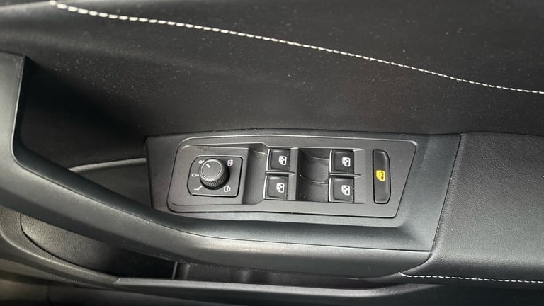 2022 Volkswagen T-Roc 1.5 TSI R-Line 5dr DSG Petrol Hatchback Hatchback Petrol Automatic