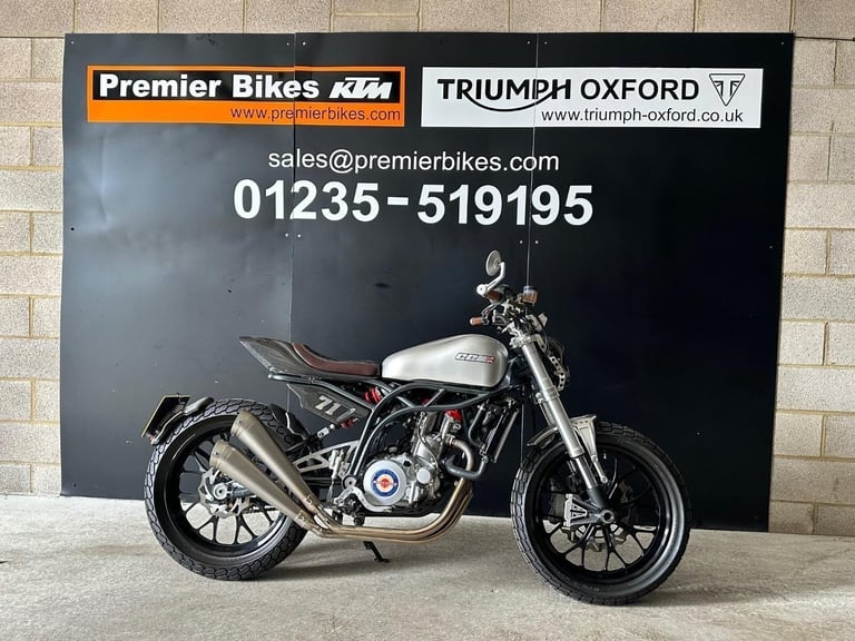 image for STUNNING LOW MILEAGE 2019/69 CCM SPITFIRE FLAT TRACKER