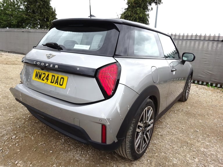 2024 24 REG MINI COOPER CLASSIC C AUTO DAMAGED REPAIRABLE SALVAGE