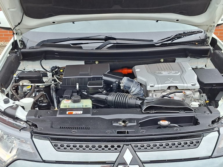 2021 21 Mitsubishi Outlander 2.4 PHEV Dynamic CVT Auto 4WD 13.8kWh. 1 Owner.