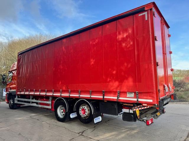 2020 70 DAF CF 320 E6 6x2 rear lift space sleeper cab 30ft curtain side tail-lif