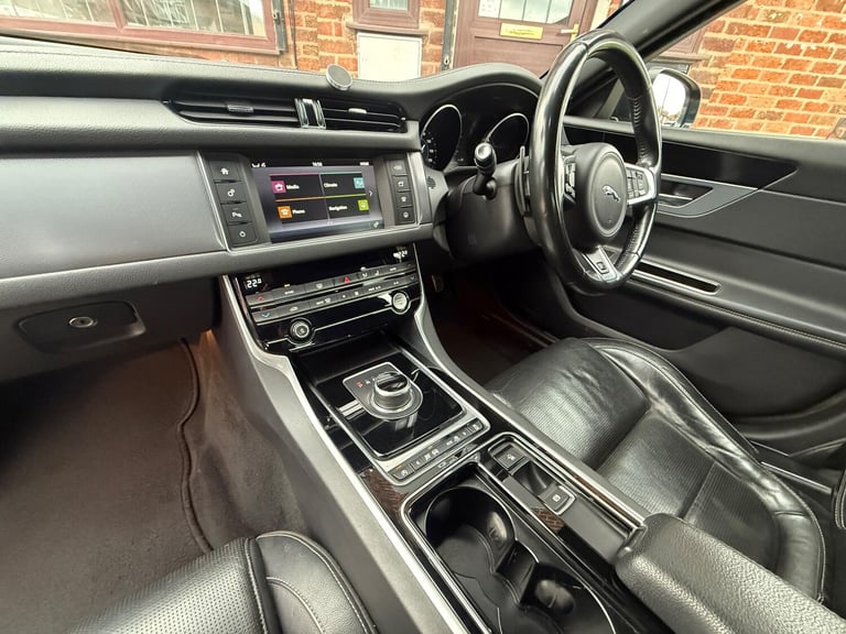 2017 Jaguar XF 2.0d R-Sport Auto Euro 6 (s/s) 4dr SALOON Diesel Automatic