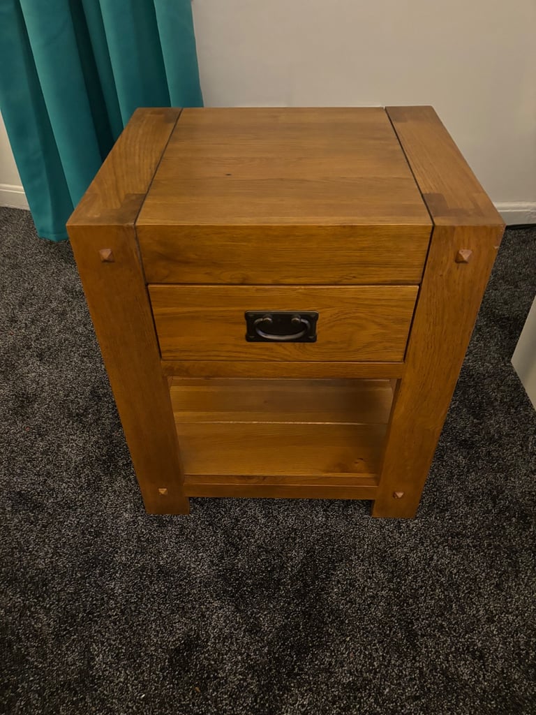 2x Rustic Oak Side Table/Bedside 