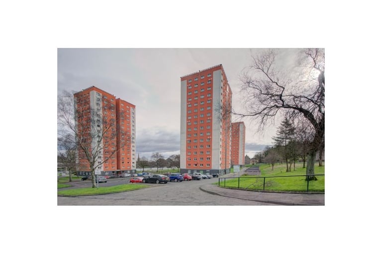 * Available to Rent - DUMBARTON - 2-BED FLAT - UNFURNISHED *