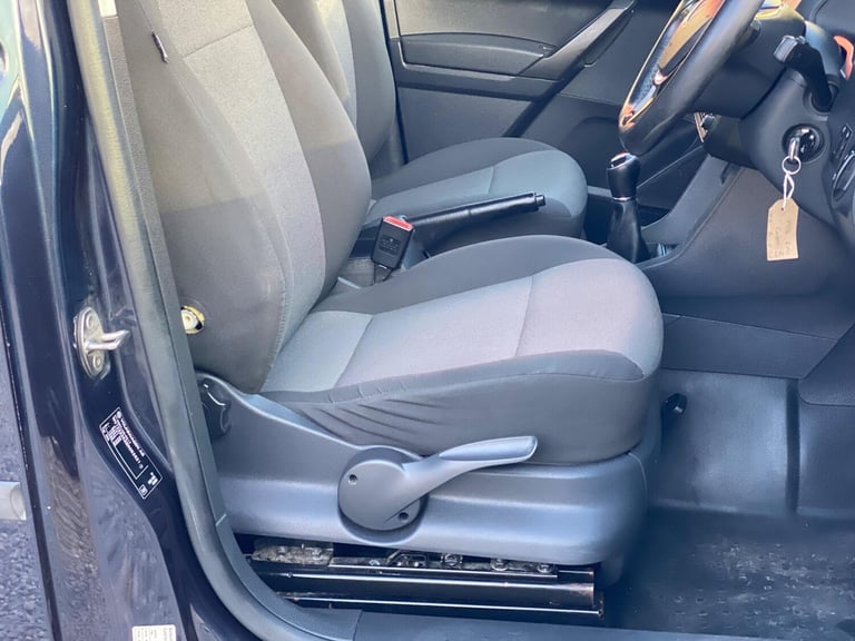 2016 Volkswagen Caddy DOUBLE BED—STOVE—AWNING—CRUISE PANEL VAN Diesel Manual