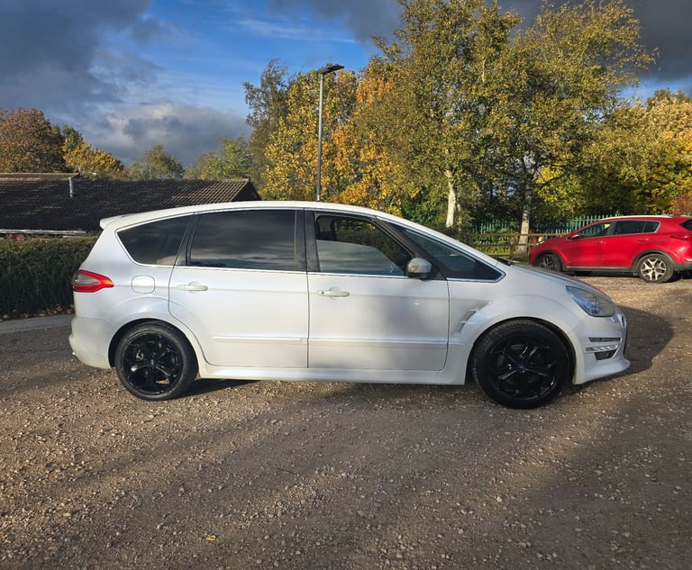 Ford smax turbo in pearlescent white 