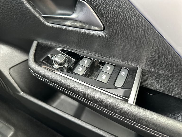 2024 Vauxhall Astra Astra 1.2T Ultimate 5dr Hatchback Petrol Manual