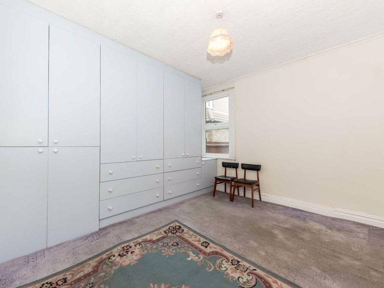 LARGE 6 BED PROPERTY IDEAL FOR COMPANY LETS IN ISLEWORTH