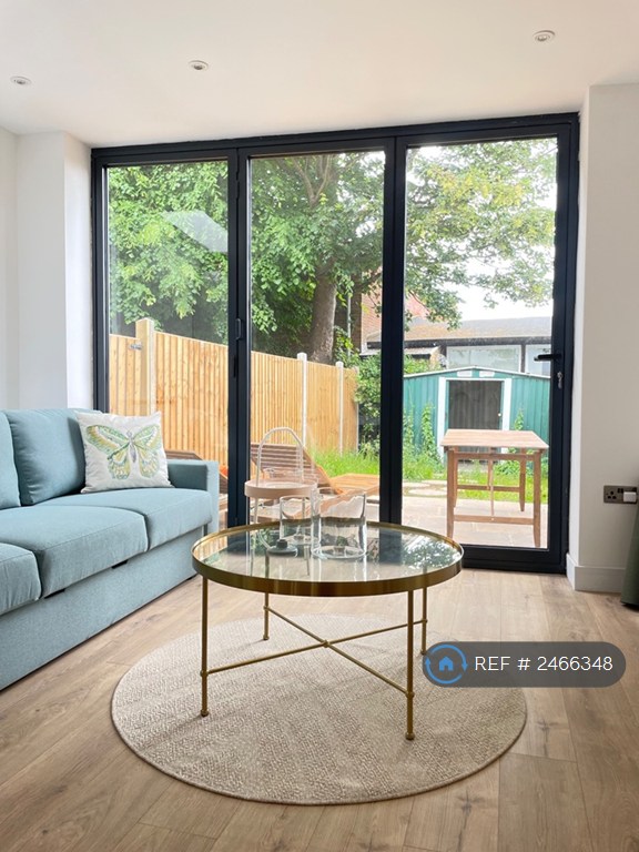 4 bedroom house in Edward Street, Dunstable, LU6 (4 bed) (#2466348)