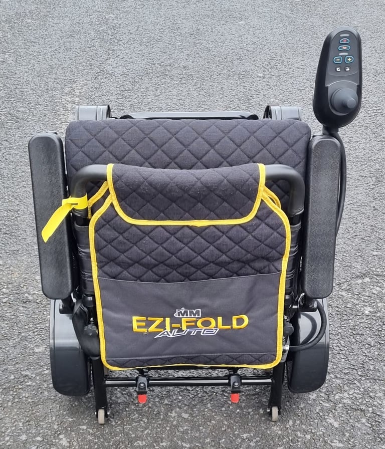 MONARCH MOBILITY EZI-FOLD AUTO- Autofolding Mobility Scooter. SHOWROOM CONDITION