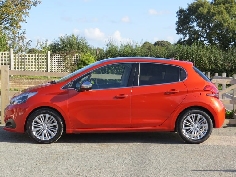 2017 Peugeot 208 1.2 PureTech 110 Allure 5dr EAT6 HATCHBACK Petrol Automatic
