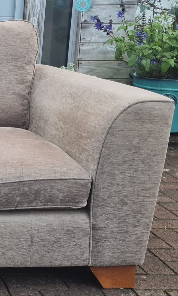 DELIVERY INCLUDED VGC MARKS AND SPENCER large 2 to 3 seater beige ribbed cotton fabric sofa 