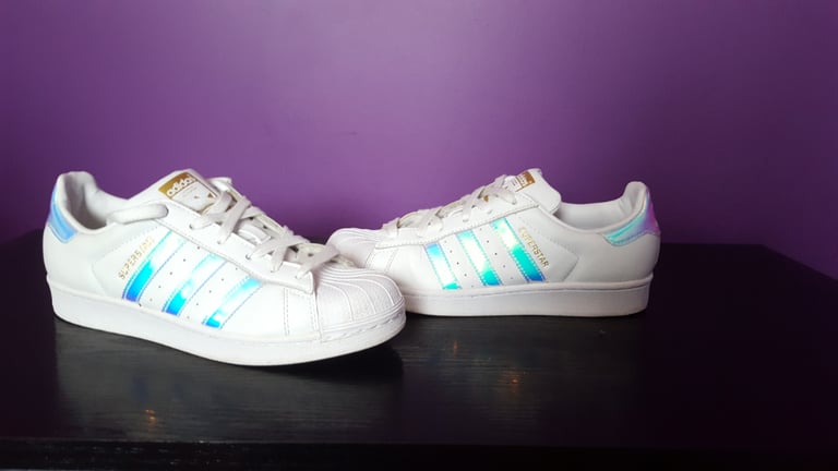  Adidas superstar shoes with shimmering 3 stripes 